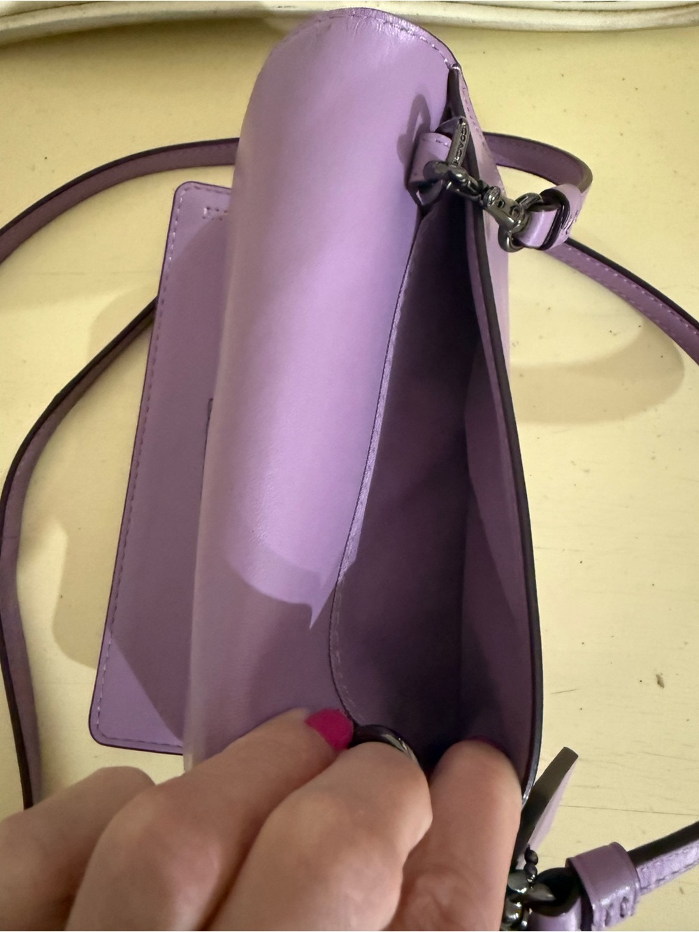 π COACH LAVENDER CROSSBODY WALLET - Picture 6 of 8
